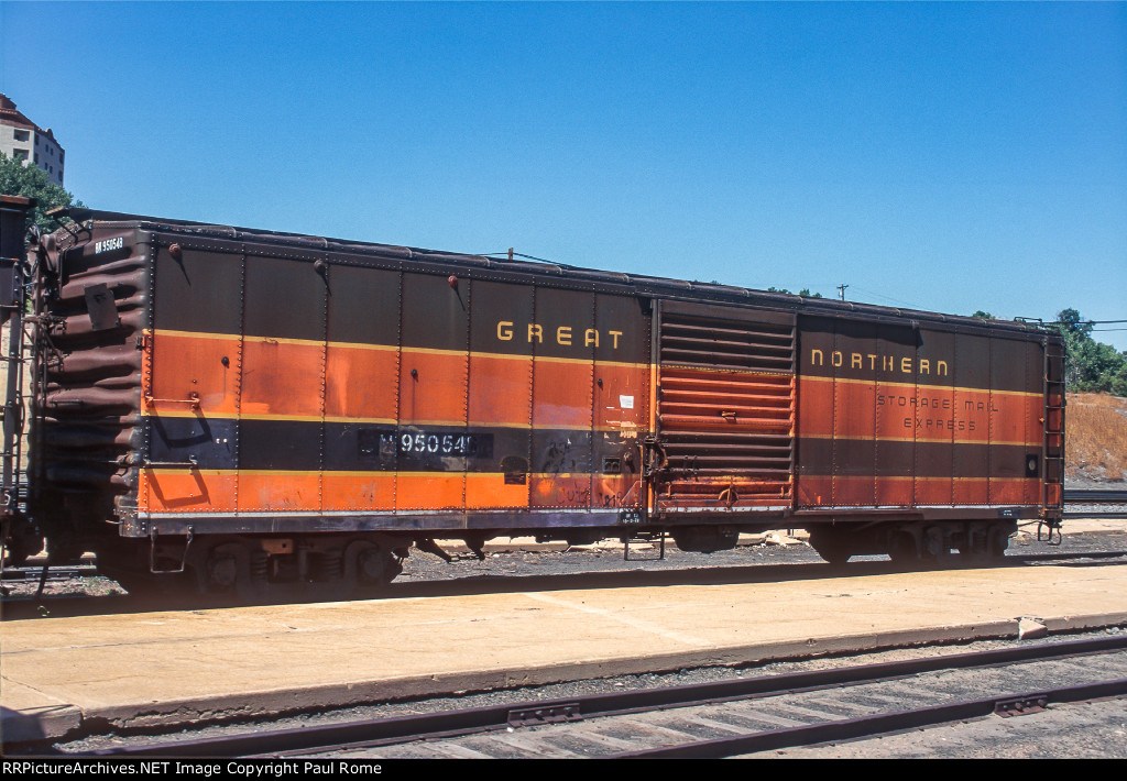 BN 950548, ex GN 60-ft Express Box car at the ATSF Passenger Station